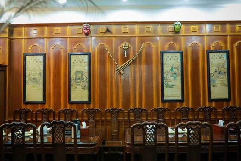 Những năm trở lại đây, Chí Trung không chia sẻ về thú chơi đồ cổ của mình. Ảnh: Dân Việt.