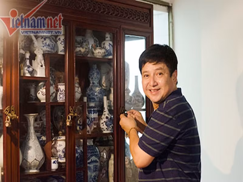 Trước đây, Chí Trung cất giữ đồ cổ trong những chiếc tủ tại nhà riêng. Ảnh: Vietnamnet.