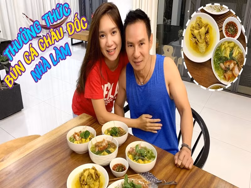 Lý Hải tự tay nấu món bún cá Châu Đốc cho cả gia đình. Ảnh: Youtube Lý Hải - Minh Hà.