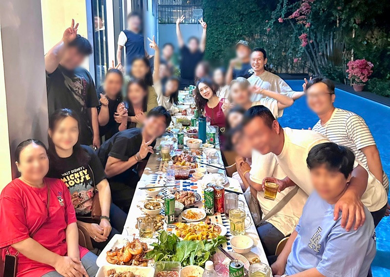 Dịp lễ Tết, sự kiện quan trọng, vợ chồng Lý Hải mở tiệc tại nhà mời bạn bè, người thân. Ảnh: FB Lý Hải - Minh Hà.