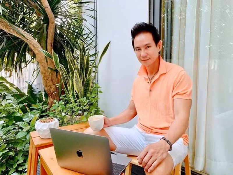 Lý Hải có không gian làm việc tại nhà ngập tràn cây xanh. Ảnh: Vietnamnet.