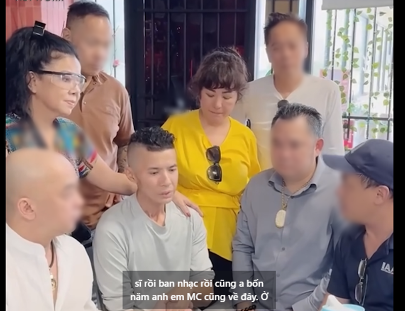 “Hình ảnh 1 người đang bệnh nặng nhưng vẫn làm việc siêng năng”, nữ diễn viên chia sẻ. Ảnh: FB Thúy Nga.