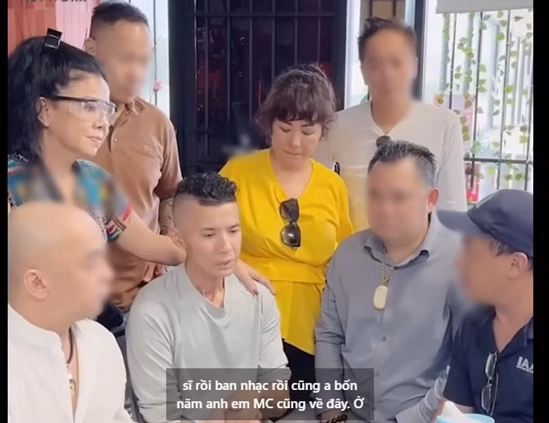 “Hình ảnh 1 người đang bệnh nặng nhưng vẫn làm việc siêng năng”, nữ diễn viên chia sẻ. Ảnh: FB Thúy Nga.