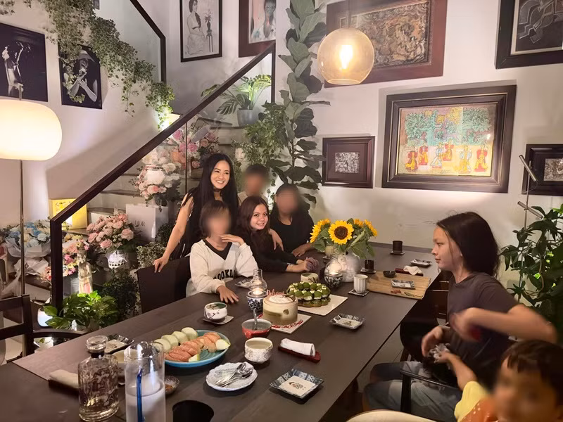 Nữ ca sĩ thường xuyên mời bạn bè của mình hay bạn các con về nhà chơi. Ảnh: FB Hồng Nhung.