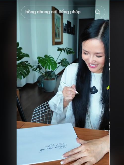Khi rảnh rỗi, Hồng Nhung luyện chữ đẹp. Ảnh: TikTok Hồng Nhung.