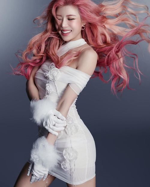 Trang Pháp từng có mối tình lâu năm với nhạc sĩ Dương Khắc Linh. Ảnh: FB Trang Pháp.