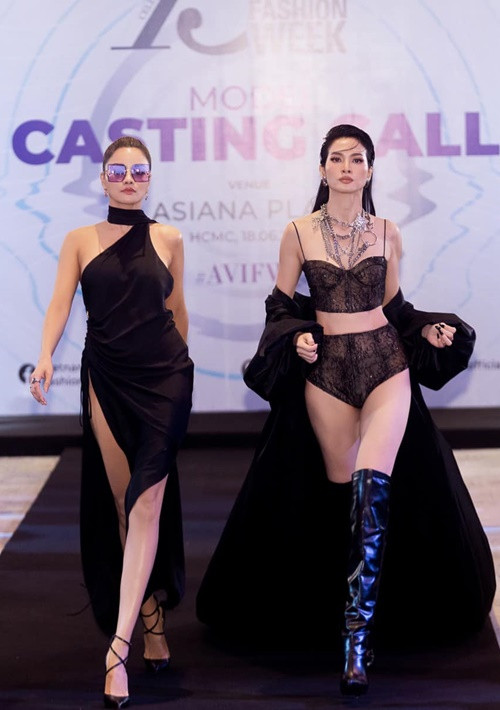 "Tư tưởng lỗi thời và mê muội. Tôi thích tận hưởng việc bị chồng bỏ như vậy. Tôi cảm thấy hạnh phúc với điều này", Anh Thư đáp trả antifan.