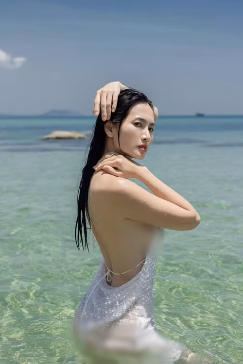 Sieu mau Anh Thu tre dep, goi cam o tuoi 42