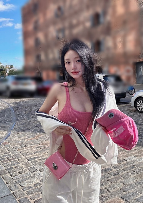 Kim Do Yeon nổi tiếng nhờ nhan sắc gợi cảm, những thông tin hữu ích về mặc đẹp mà cô nàng chia sẻ.