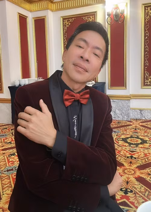 Việt Hoàn kín tiếng về chuyện tình cảm hiện tại. Ảnh: FB Việt Hoàn.