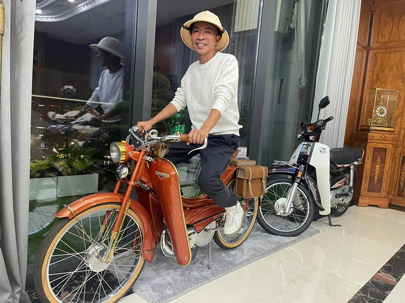 Việt Hoàn ly hôn và sống tại nhà vườn còn vợ cũ cùng các con của anh vẫn ở nhà cũ. Ảnh: FB Việt Hoàn.