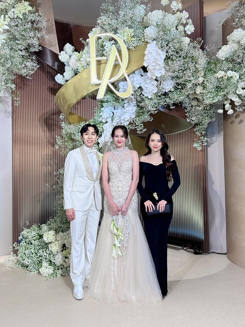 "Em chúc Anh Đức và Quỳnh Anh trăm năm hạnh phúc", Sam nhắn nhủ vợ chồng Anh Đức. Ảnh: FB Sam.