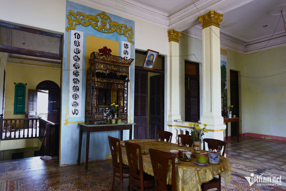 Kiến trúc sư Ngô Viết Nam Sơn cho biết, có nhiều cách để giữ lại ngôi biệt thự cổ này. Ông đưa ra 2 phương án: hoặc di dời biệt thự cổ vào trong, hoặc điều chỉnh quy hoạch "uốn" lại tuyến đường để bảo tồn biệt thự 100 tuổi này trở thành điểm đến văn hóa, du lịch.