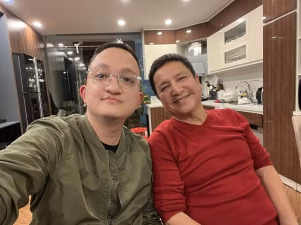 Cuoc doi thoai dac biet cua NSUT Chi Trung voi con trai