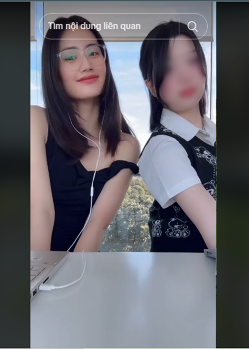 Cuộc sống của Ý Nhi ở Úc khá bình yên. Cô khoe các buổi đi học, nấu ăn tại nhà, đi làm thêm.