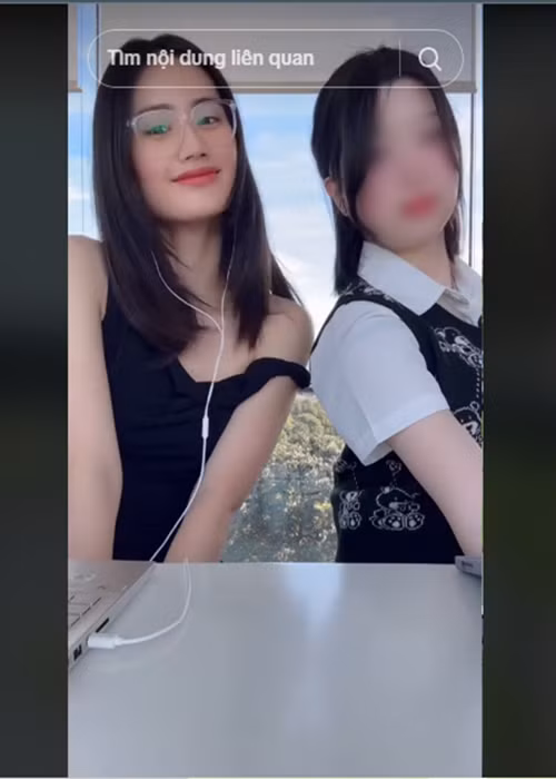 Cuộc sống của Ý Nhi ở Úc khá bình yên. Cô khoe các buổi đi học, nấu ăn tại nhà, đi làm thêm.