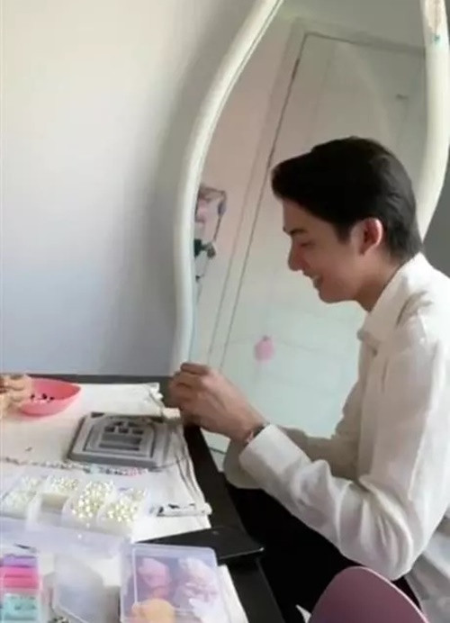 Nụ cười toả nắng của anh chàng đốn tim phái nữ. Ảnh: Người Đưa Tin.