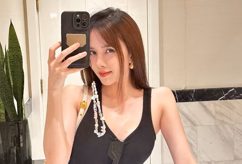 Thiều Bảo Trâm sử dụng phụ kiện do bạn trai làm. Ảnh: FB Thiều Bảo Trâm.