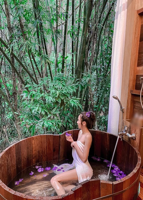 Mỗi bài đăng của cô nàng thu hút đến chục nghìn, thậm chí trăm nghìn người thích, chia sẻ.