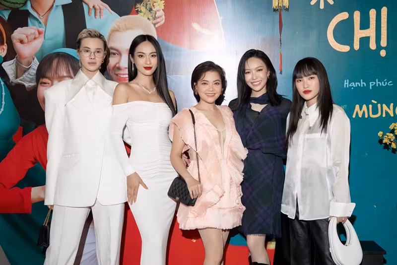 Cả hai đến chúc mừng phim của Diệu Nhi ra rạp. Ảnh: FB Vũ Thúy Quỳnh.