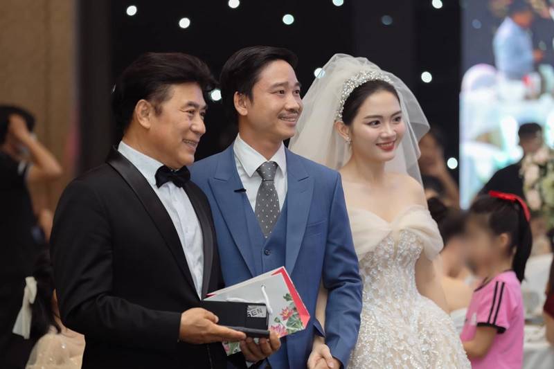NSND Tạ Minh Tâm tham dự đám cưới của Hoa hậu Mai Anh.