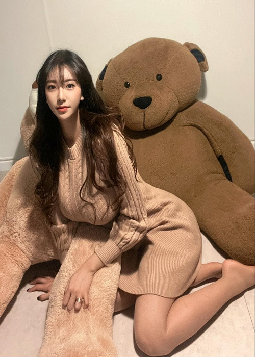 Ngoài làm người mẫu, Shim Ha Jin còn là một huấn luyện viên thể hình.