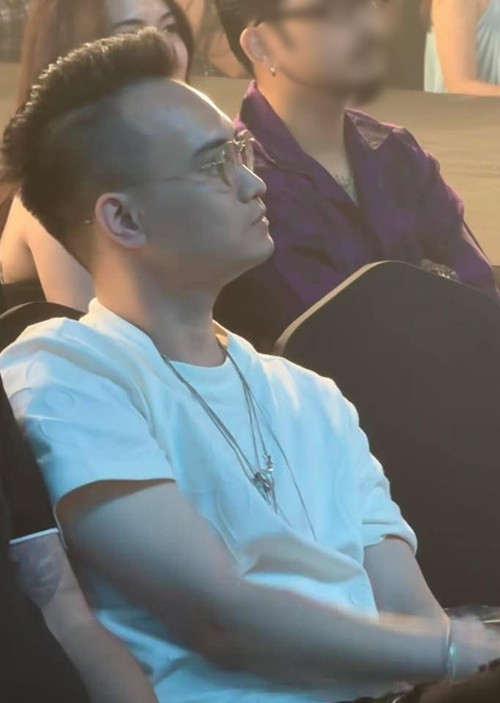 Đức Phạm - chồng cũ Diệp Lâm Anh là người đấu giá thành công bức tranh với mức giá 120 triệu đồng. Ảnh: VOV.