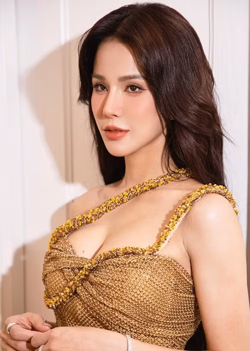 Cách đây không lâu Diệp Lâm Anh cho biết, ly hôn chỉ là một tờ giấy, không có nghĩa cô và chồng cũ không được hỏi han, quan tâm hay trêu chọc nhau. Ảnh: FB Diệp Lâm Anh.