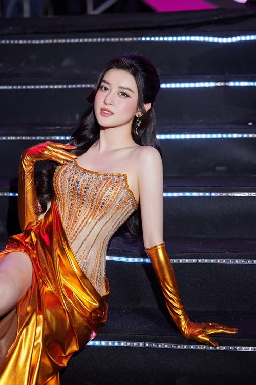 Á hậu Huyền My chưa công khai bất kỳ mối tình nào. Năm 2018, người đẹp hé lộ bản thân từng trải qua hai mối tình, với mỗi người, cô đều có những bài học riêng. Ảnh: FB Huyền My.