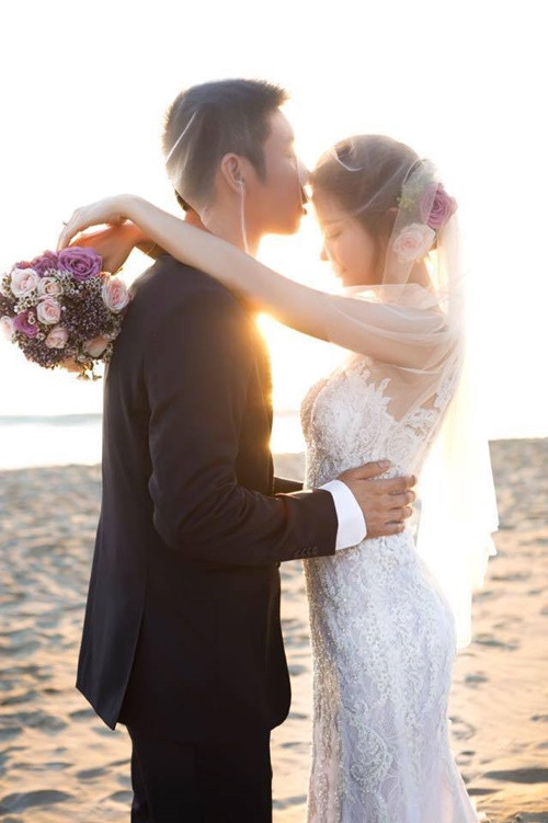 Diễm Trang kết hôn vào cuối năm 2015 với doanh nhân Xuân Du. Nàng hậu cho biết, cô và chồng yêu nhau trước khi cô tham gia cuộc thi Hoa hậu Việt Nam 2014 để đáp trả ý kiến cho rằng người đẹp thi hoa hậu để lấy chồng đại gia. Ảnh: FB Diễm Trang.