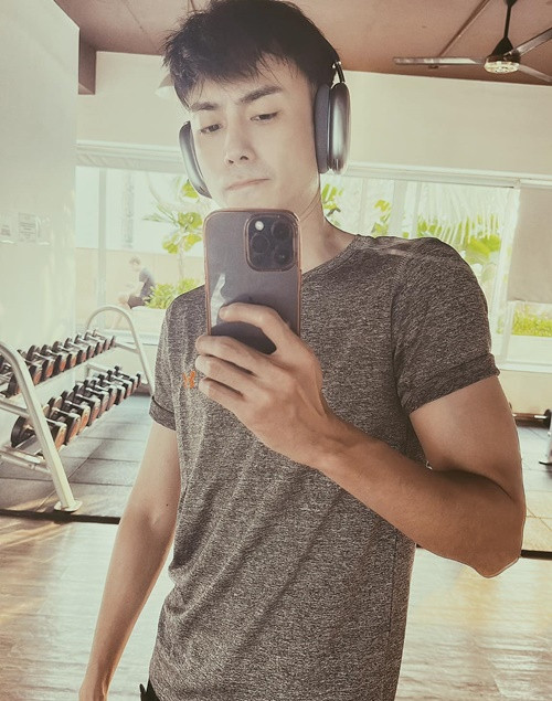 Theo Vương Anh Ole, đây là khoảng thời gian rất khó khăn của Ngọc Éng. “Mình là con trai nên tâm lý mình vững hơn bạn ấy rất nhiều, mong mọi người thông cảm cho bọn mình”, diễn viên Vương Anh Ole nói. Ảnh: FB Vương Anh Ole.