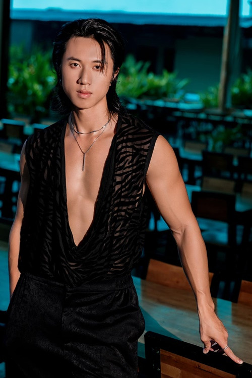 Nhiều khán giả đặt nghi vấn Anh Thư và RayO đang hẹn hò. Ảnh: FB RayO.