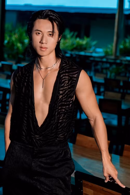 Nhiều khán giả đặt nghi vấn Anh Thư và RayO đang hẹn hò. Ảnh: FB RayO.