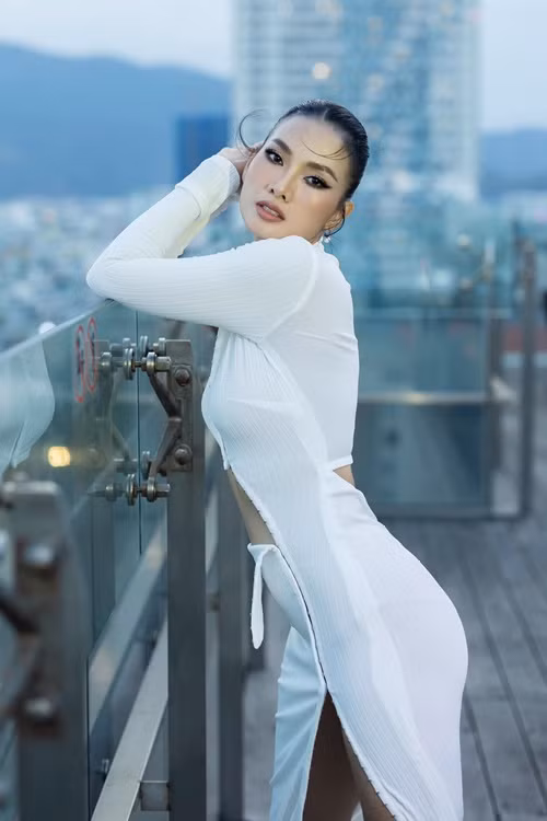 Anh Thư cũng giữ im lặng trước những đồn đoán chuyện tình cảm. Ảnh: FB Anh Thư.