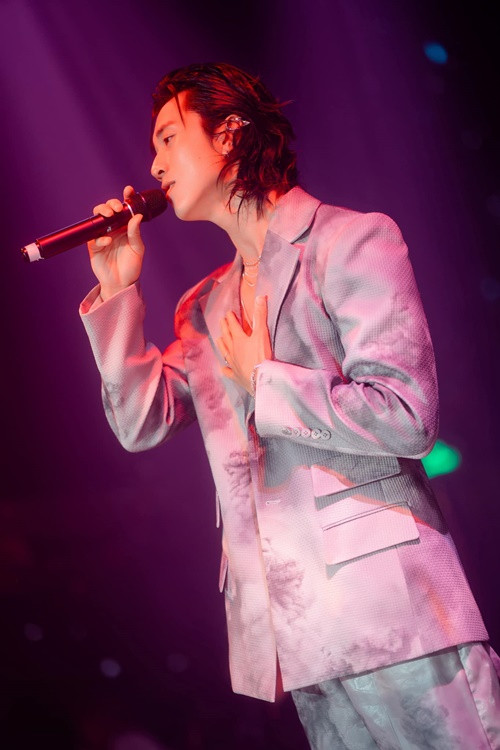 Rayo chưa lên tiếng về tin đồn tình cảm với Anh Thư. Ảnh: FB RayO.