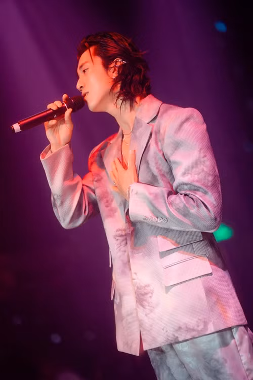 Rayo chưa lên tiếng về tin đồn tình cảm với Anh Thư. Ảnh: FB RayO.