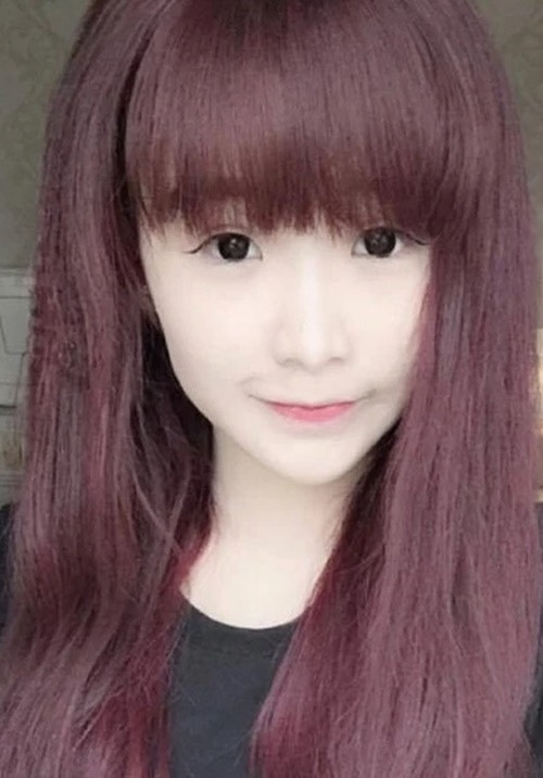 Yến Tatoo từng nổi lên với danh xưng "nữ hoàng nhạc chế" với những clip cover các bài hát được yêu thích như: Tôi sinh ra ở Thanh Hóa, Em của ngày hôm qua, Ông bà anh. Năm 2015, cô tham gia cuộc thi Giọng hát Việt nhưng không tiến sâu. Ảnh: Znews.