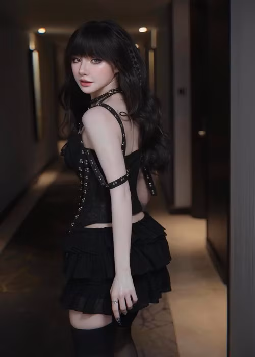 Ồn ào "phông bạt" tiền ủng hộ khiến Yến Tatoo mất điểm trong mắt khán giả. Ảnh: FB Yến Tatoo.