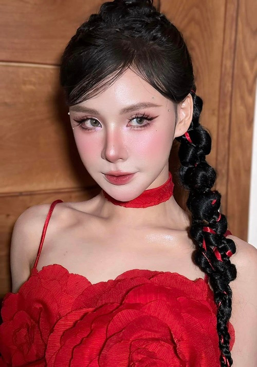 Nhan sắc của Yến Tatoo thăng hạng sau khi "dao kéo". Ảnh: FB Yến Tatoo.