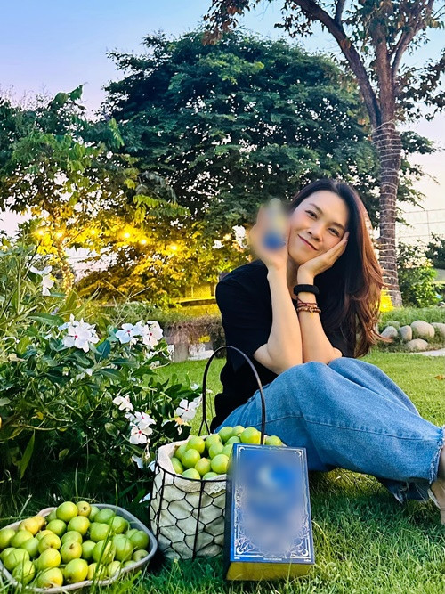 Cơ ngơi của Mỹ Tâm có nhiều loại hoa, cây ăn quả. Ảnh: FB Mỹ Tâm.