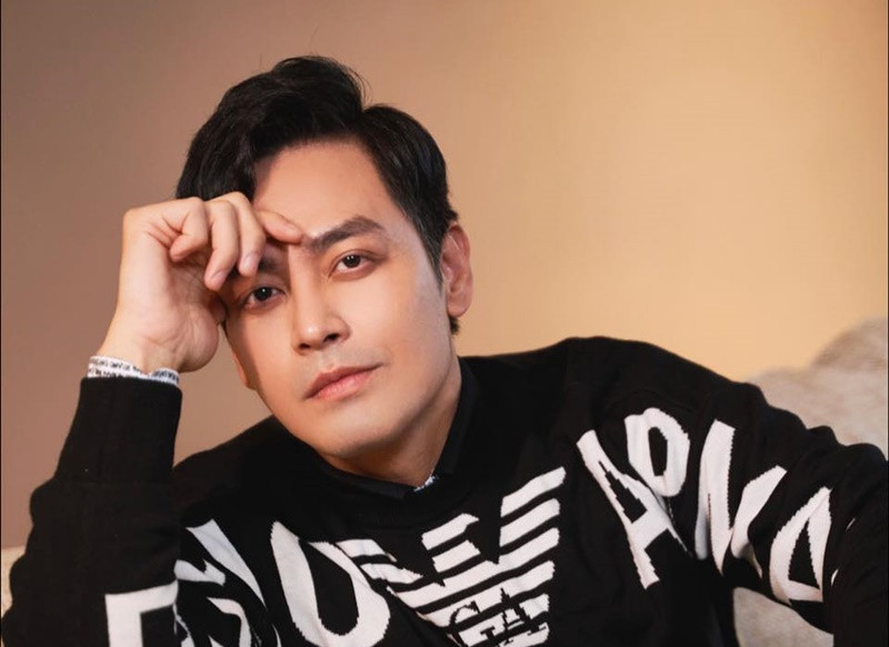 Phan Anh không đáp trả lời bóng gió của Duy Mạnh. Liên quan đến ồn ào rao bán xe hơi cũ, Phan Anh tung ảnh chụp giấy đăng ký xe từ tháng 4/2016, trước khi cơn bão xảy ra để chứng minh không khuất tất trong việc kêu gọi quyên góp được 24 tỷ đồng giúp đỡ đồng bào miền Trung khắc phục hậu quả cơn bão vào tháng 10/2016. Ảnh: FB Phan Anh.