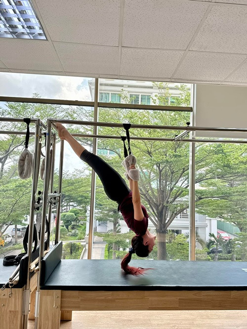 Để giữ dáng thon gọn, vợ Bình Minh tập luyện nhiều môn thể thao.