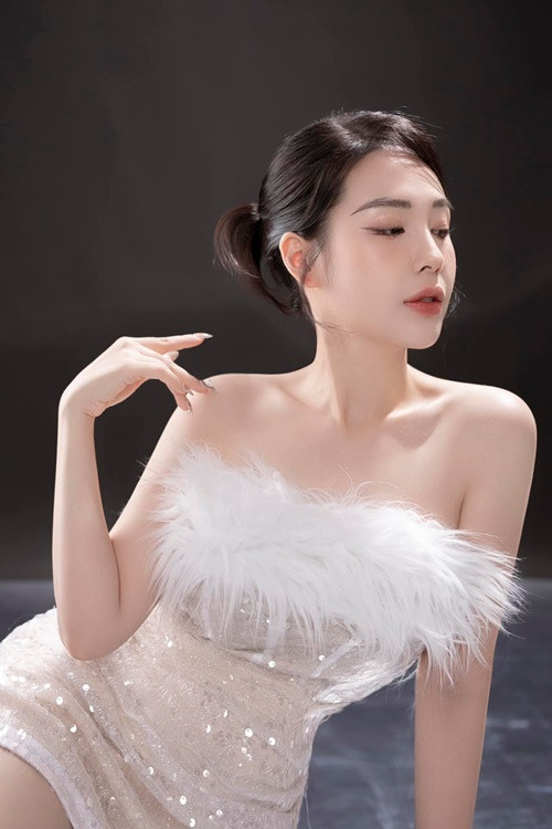 Tố Quyên đã đọc hết các phản hồi của khán giả. "Chính nhờ những phản hồi của mọi người đã giúp Quyên rút ra được nhiều kinh nghiệm và bài học đáng giá. Quyên xin hứa sẽ không ngừng trau dồi kỹ năng nghề nghiệp để có được những chương trình thành công hơn trong tương lai và tránh được những sai lầm không đáng có", nữ MC trải lòng. Ảnh: FB Tố Quyên.