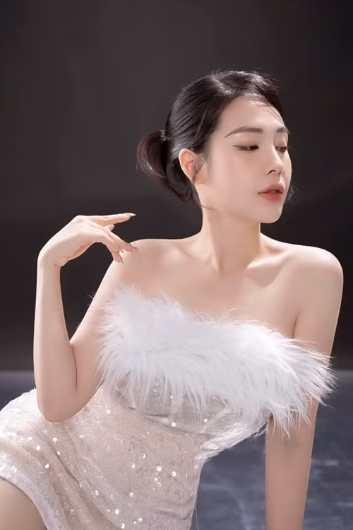 Tố Quyên đã đọc hết các phản hồi của khán giả. "Chính nhờ những phản hồi của mọi người đã giúp Quyên rút ra được nhiều kinh nghiệm và bài học đáng giá. Quyên xin hứa sẽ không ngừng trau dồi kỹ năng nghề nghiệp để có được những chương trình thành công hơn trong tương lai và tránh được những sai lầm không đáng có", nữ MC trải lòng. Ảnh: FB Tố Quyên.