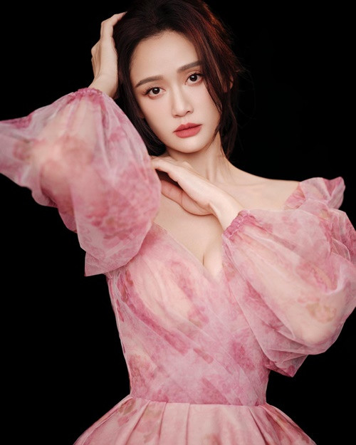 Nữ diễn viên phim Hoàng tử ếch dễ tăng cân. Khi ăn uống không kiểm soát và bỏ bê tập luyện, cô phát tướng.