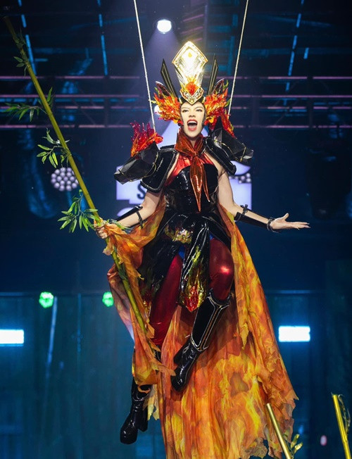 Trong tập 6, Kỳ Duyên lọt top 5 Thí sinh trình diễn trang phục dân tộc đẹp nhất. Ảnh: FB Kỳ Duyên.