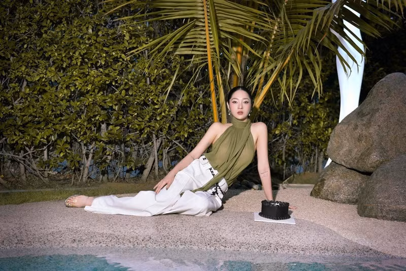 Bảo Anh còn kể một sinh nhật đáng nhớ khác là vào năm 18 tuổi. Khi đó, cô được mẹ tặng cho một chiếc xe hơi. Ảnh: FB Bảo Anh.