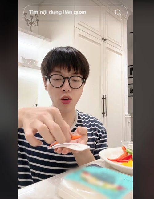 Nam ca sĩ đam mê ăn uống. Ảnh: TikTok Đức Phúc.