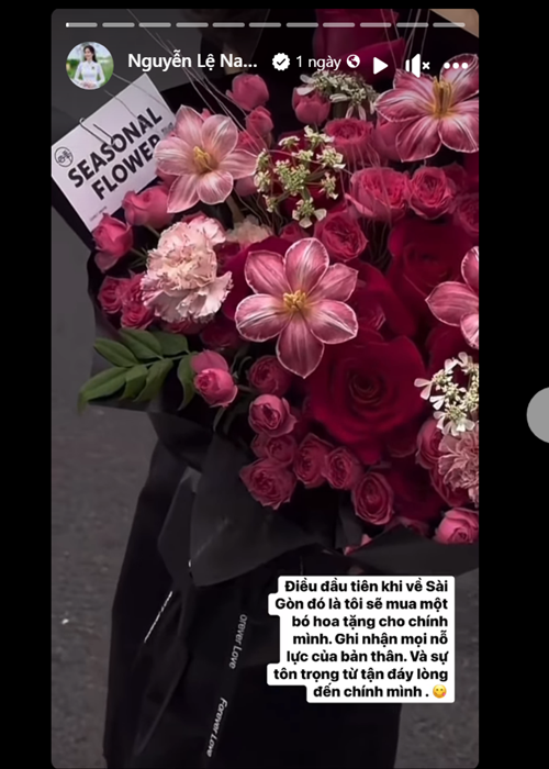 "Điều đầu tiên khi về Sài Gòn là tôi sẽ mua một bó hoa tặng cho chính mình. Ghi nhận mọi nỗ lực của bản thân", người đẹp bày tỏ. Ảnh: FB Nam Em.