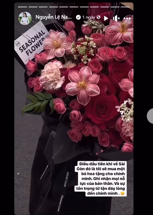 "Điều đầu tiên khi về Sài Gòn là tôi sẽ mua một bó hoa tặng cho chính mình. Ghi nhận mọi nỗ lực của bản thân", người đẹp bày tỏ. Ảnh: FB Nam Em.